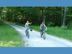 JRKler mit dem Fahrrad unterwegs von Linsenhofen nach Marbach bei Münsingen.