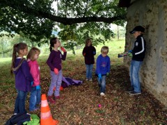 Station: Tischtennisball in Eierkarton