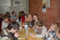 Zum Mittagessen wurden die frischen Flammkuchen verspeißt.